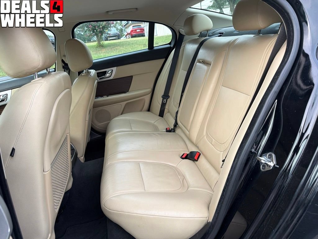 Used 2012 Jaguar XF RWD image 11
