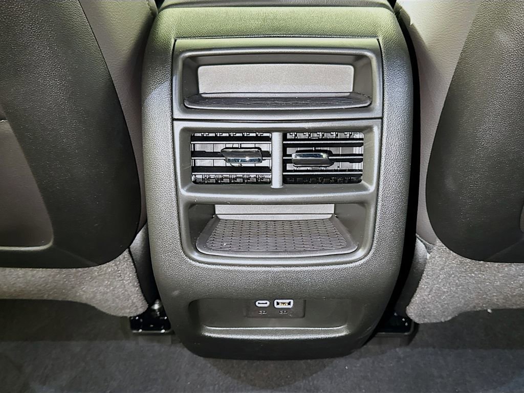 New 2026 Cadillac XT5 Luxury w/ LPO, ONYX Package image 14