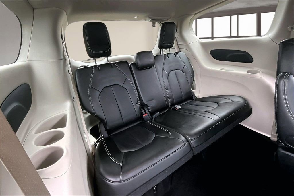 Used 2024 Chrysler Pacifica Touring-L image 26