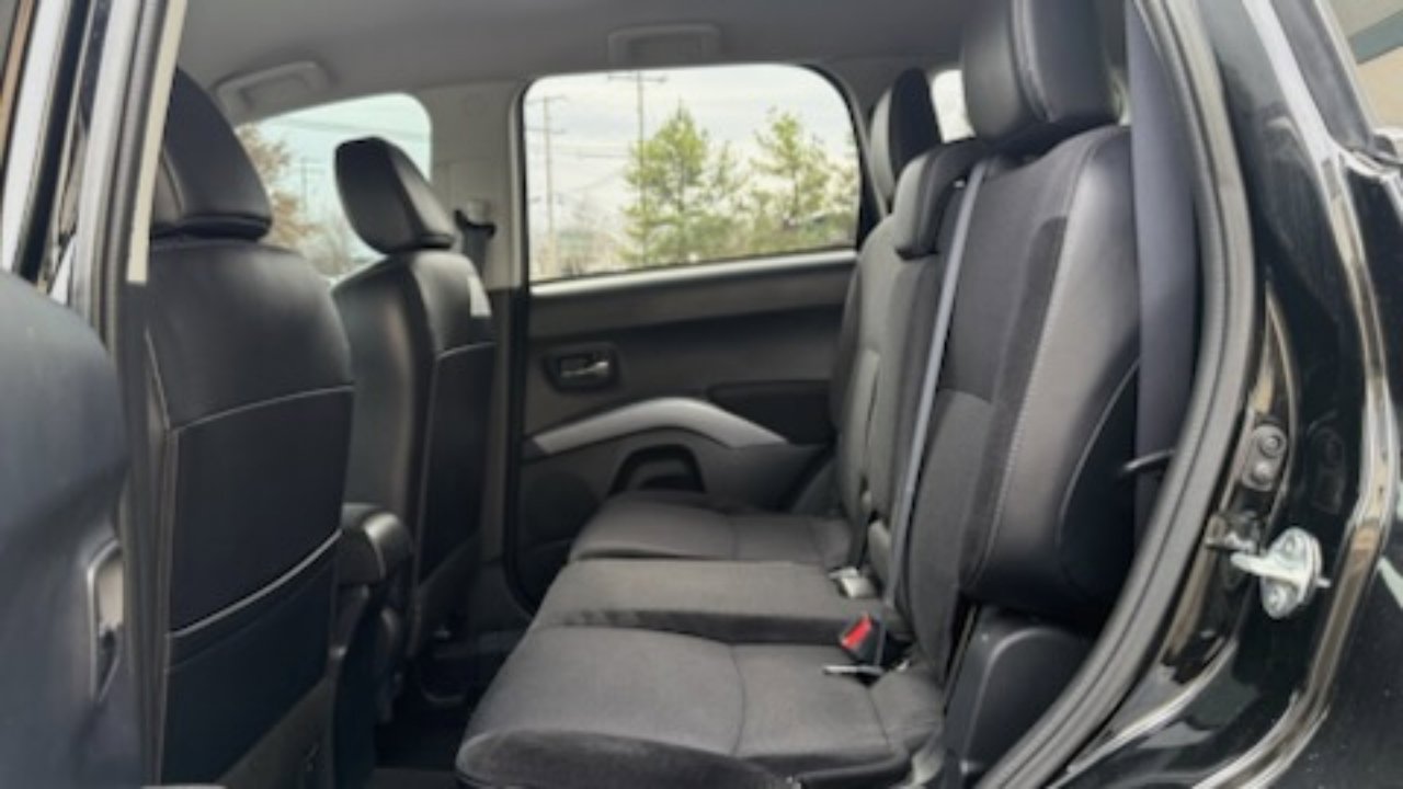 Used 2012 Mitsubishi Outlander SE image 13