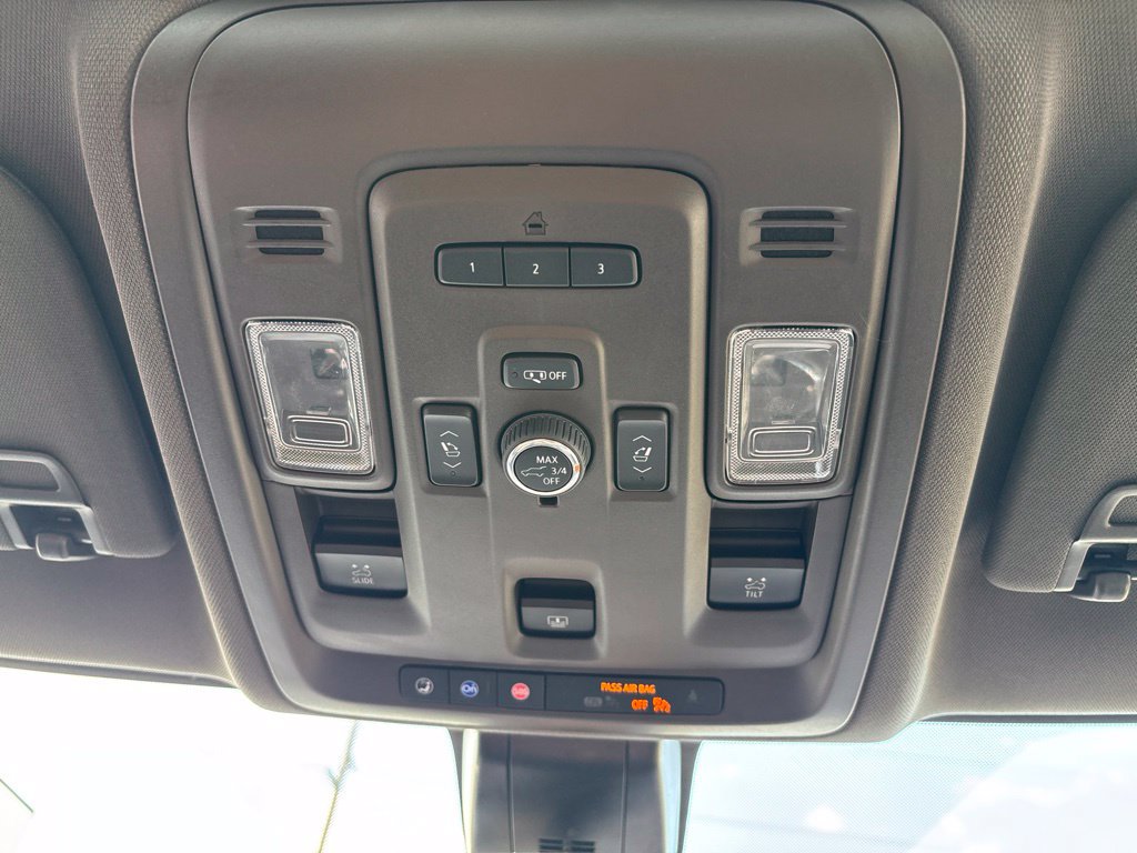 Used 2022 Chevrolet Tahoe LT w/ Luxury Package AWD/4WD image 32