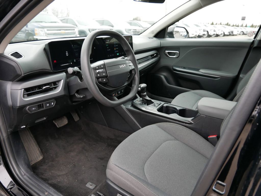 Used 2025 Kia K4 LXS image 11