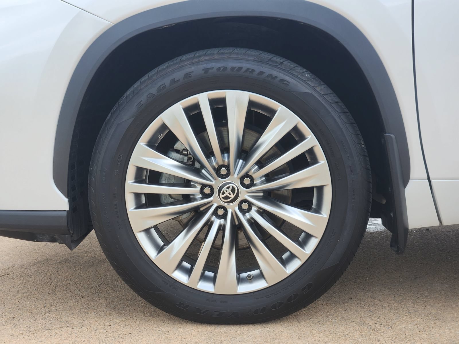 Used 2025 Toyota Highlander Platinum AWD/4WD image 14