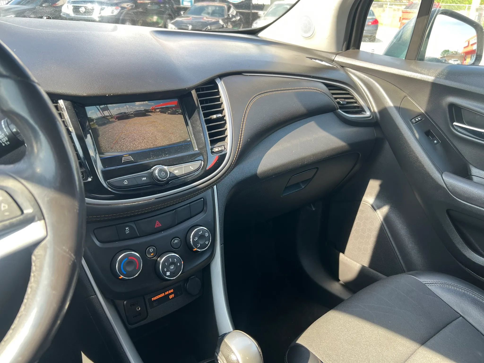 Used 2019 Chevrolet Trax LT w/ LT Convenience Package FWD image 12
