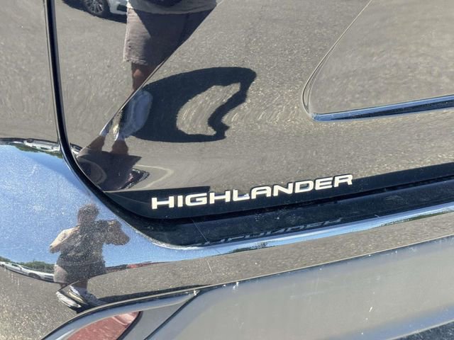 Used 2021 Toyota Highlander XLE AWD/4WD image 12