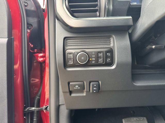 New 2026 Ford F250 Lariat w/ Black Appearance Package image 24