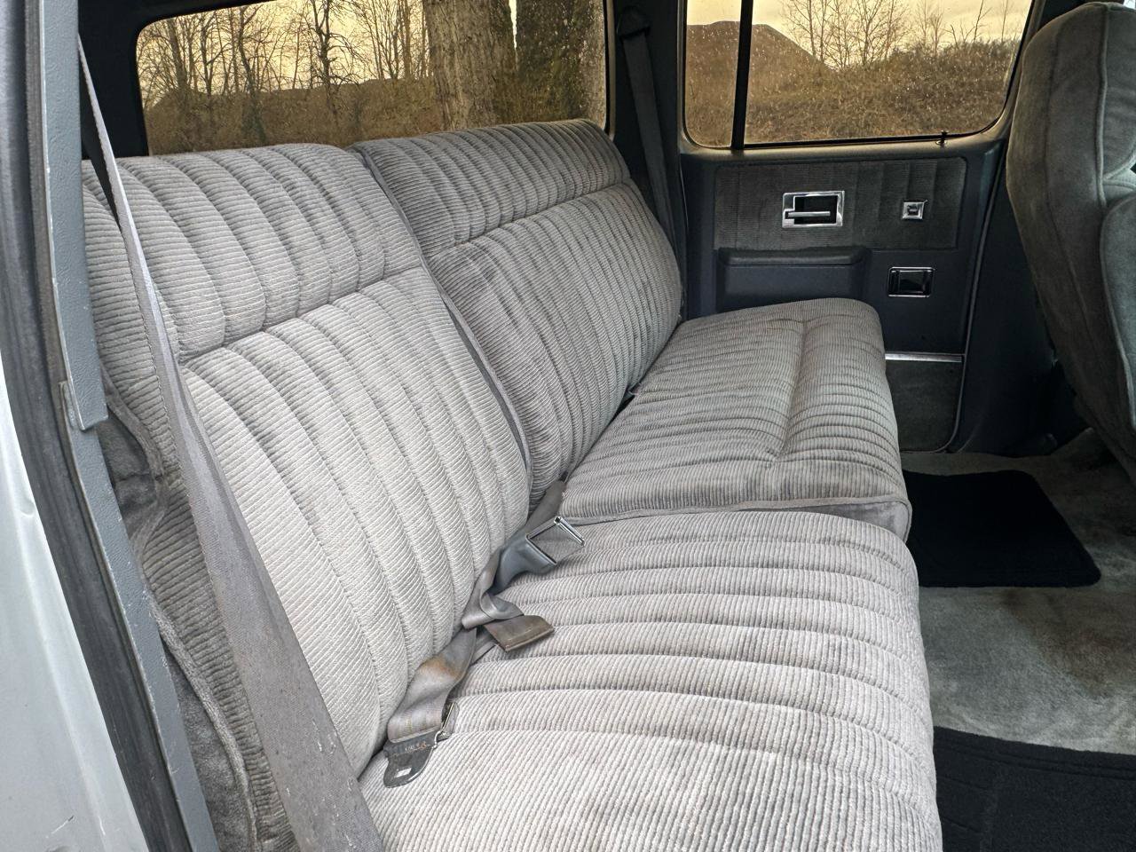 Used 1989 GMC Suburban 4WD image 13