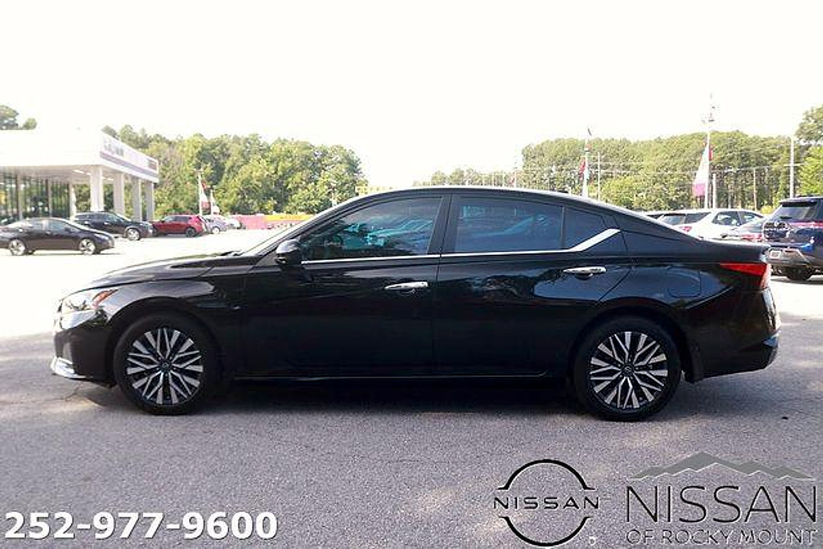 Certified 2025 Nissan Altima 2.5 SV w/ SV Premium Package FWD image 4