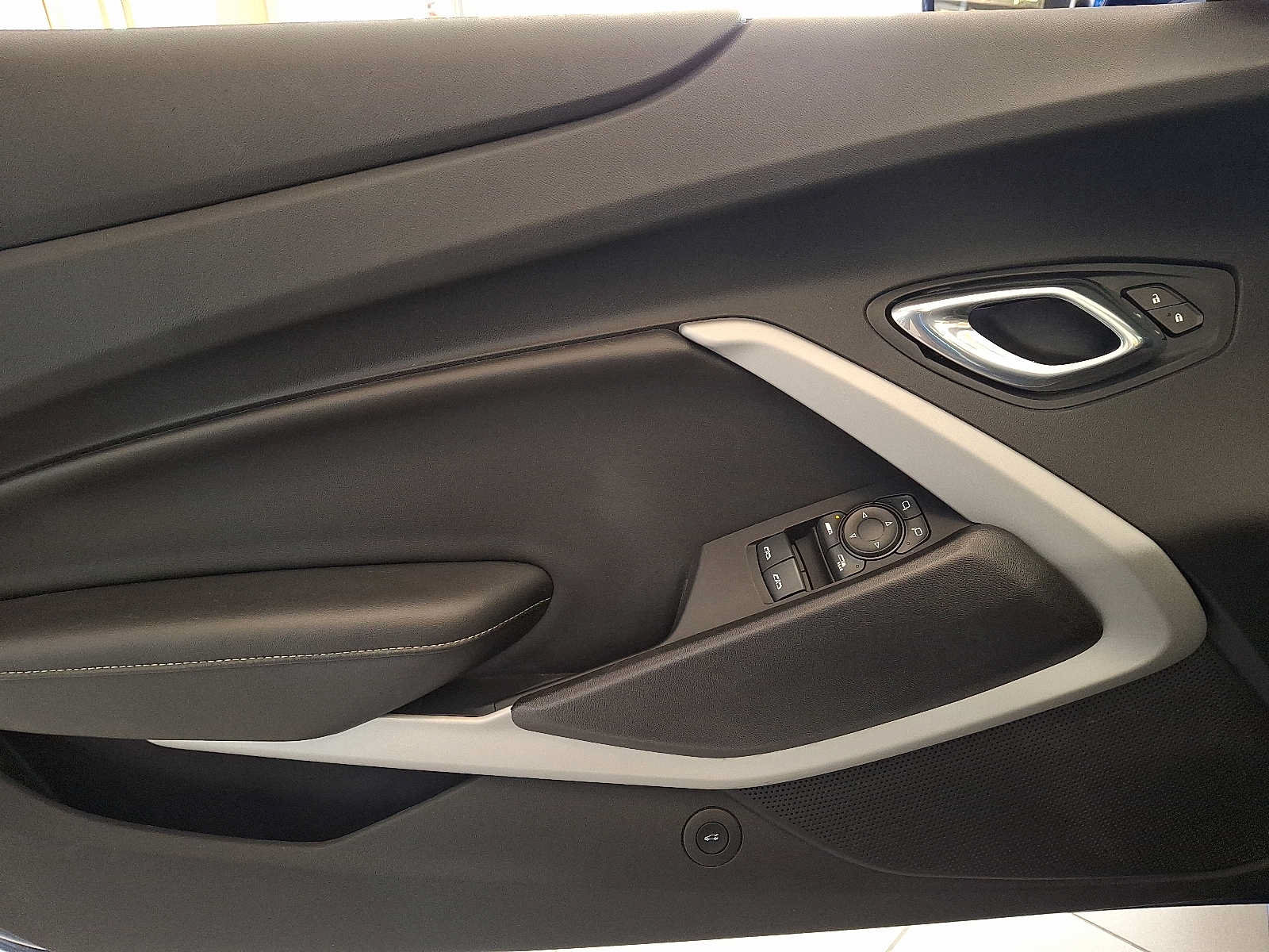 Used 2020 Chevrolet Camaro LT RWD image 12