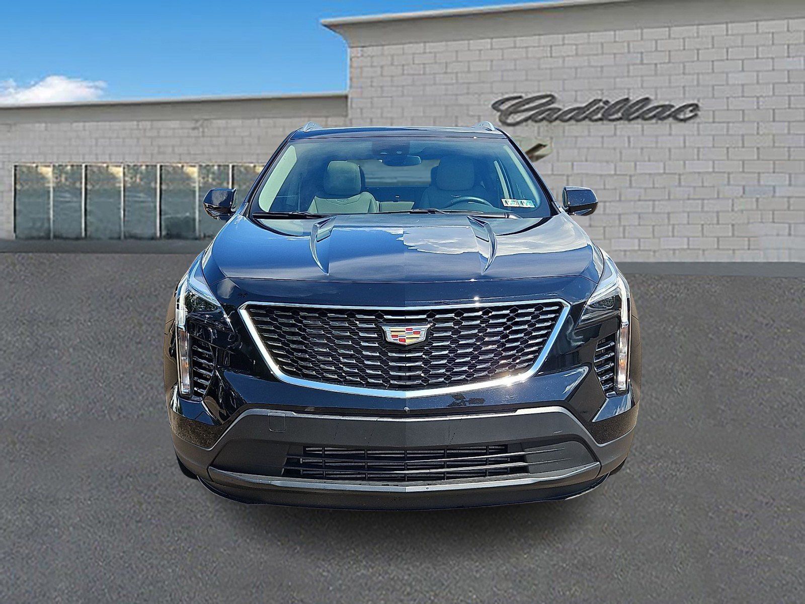 Certified 2023 Cadillac XT4 Luxury w/ Cold Weather Package AWD/4WD image 2