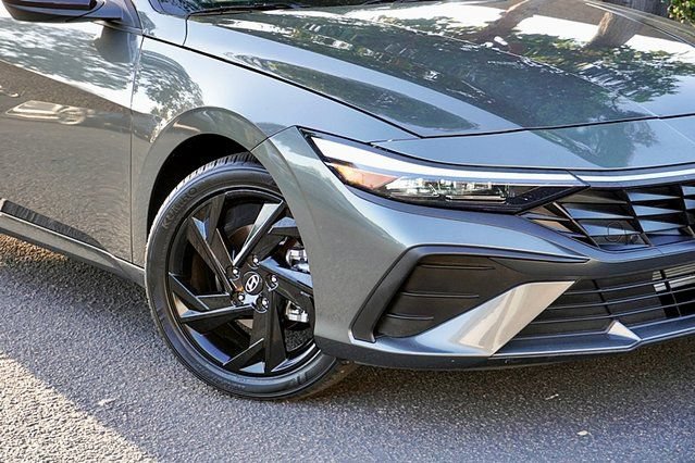 Certified 2026 Hyundai Elantra Sport FWD image 4