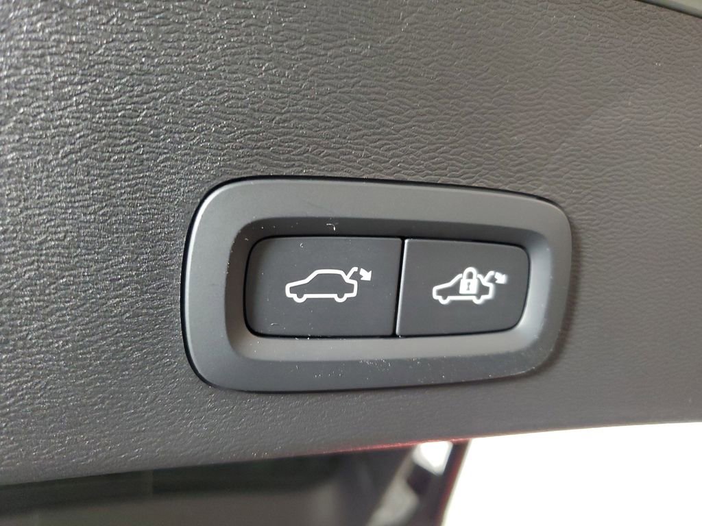 Certified 2026 Volvo XC40 B5 Core w/ Climate Package image 12