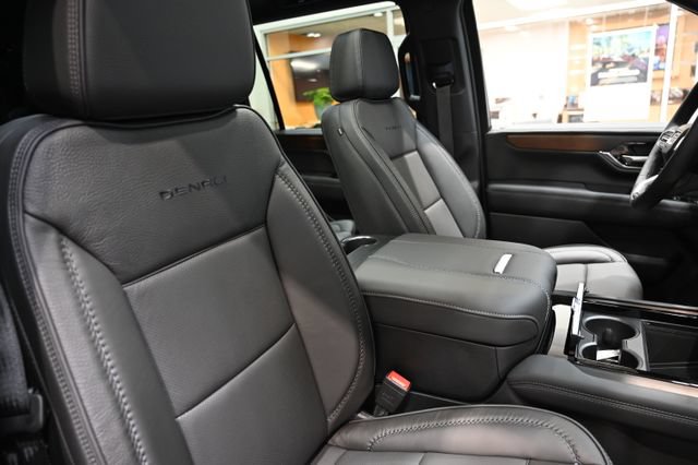 New 2026 GMC Yukon XL Denali w/ Sun & Power Step Package AWD/4WD image 10