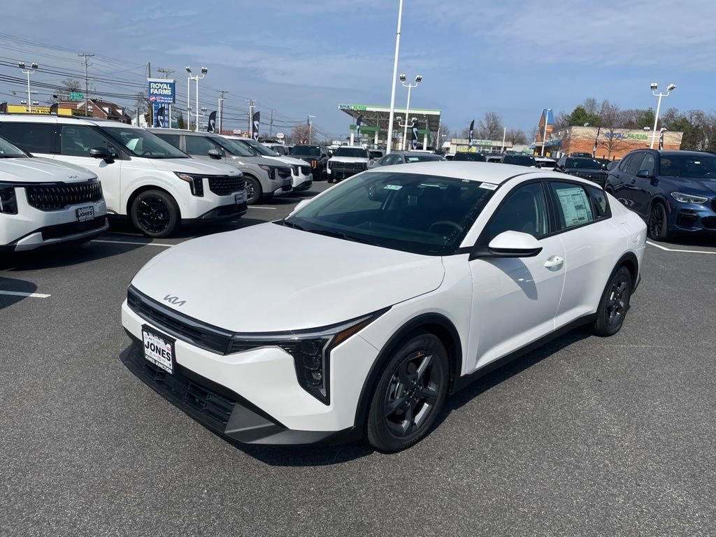New 2026 Kia K4 LXS image 1