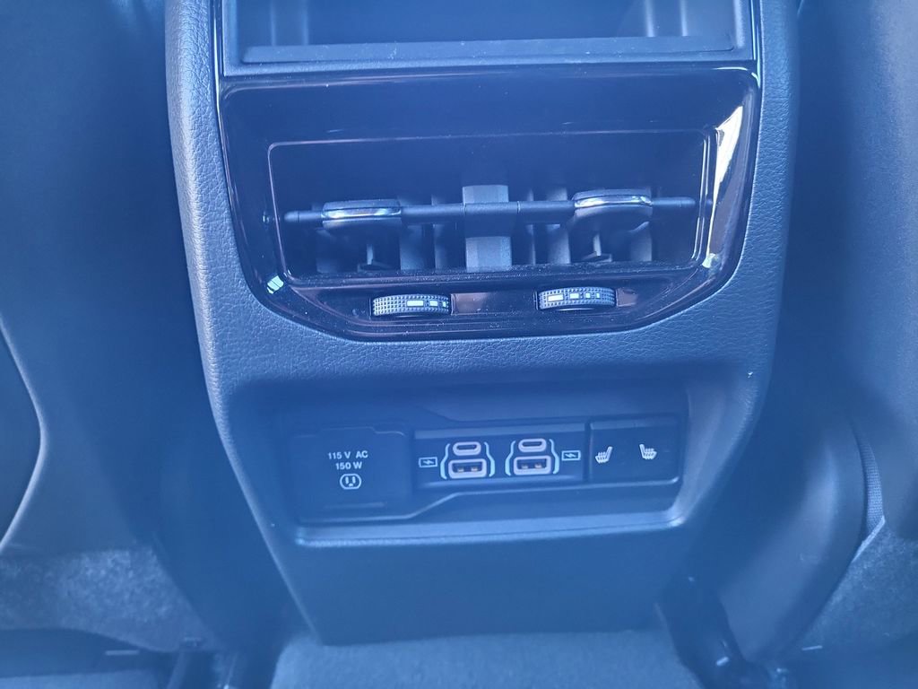 Used 2025 Jeep Grand Cherokee Limited w/ Luxury Tech Group II image 33