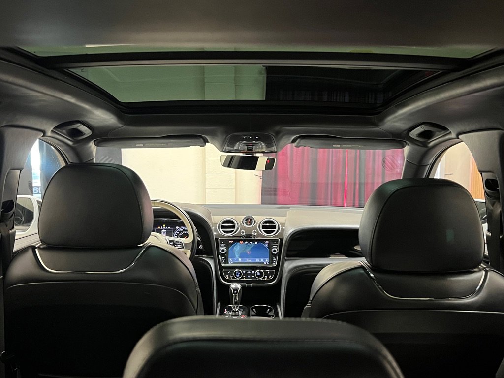 Used 2019 Bentley Bentayga image 21