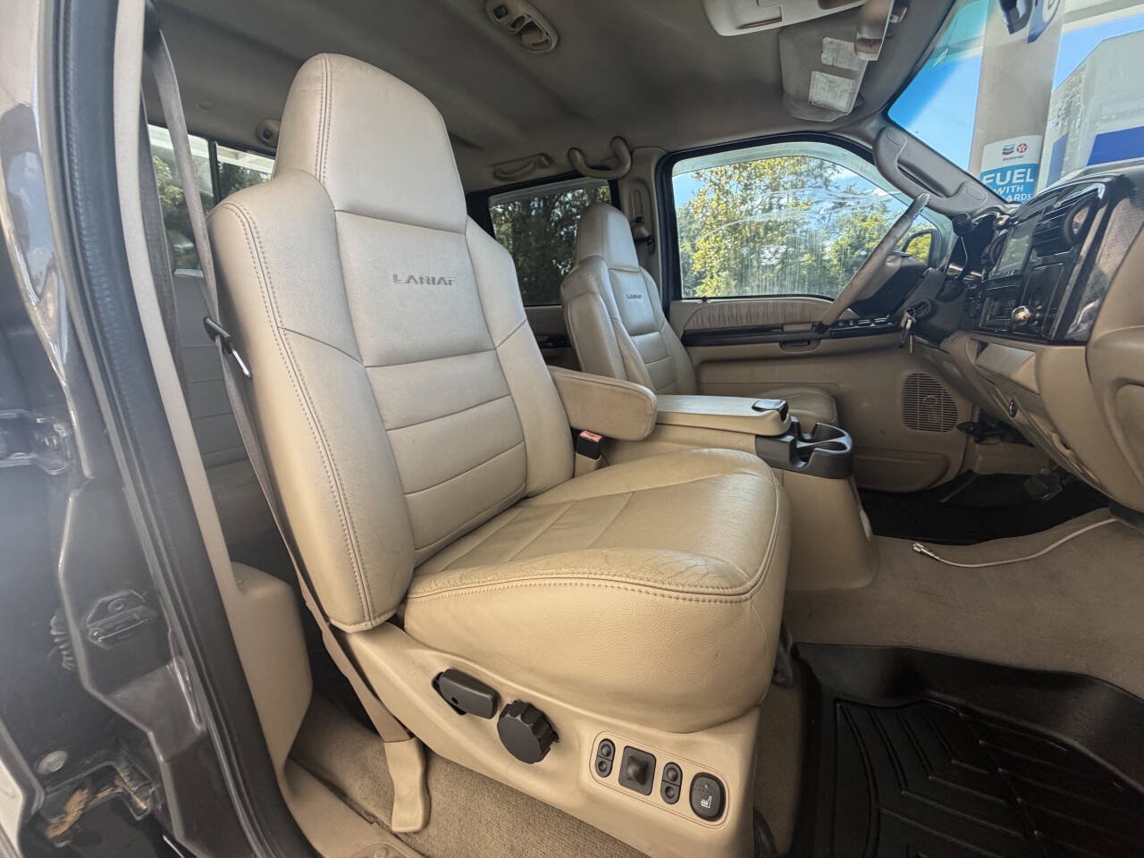 Used 2007 Ford F250 Lariat AWD/4WD image 8