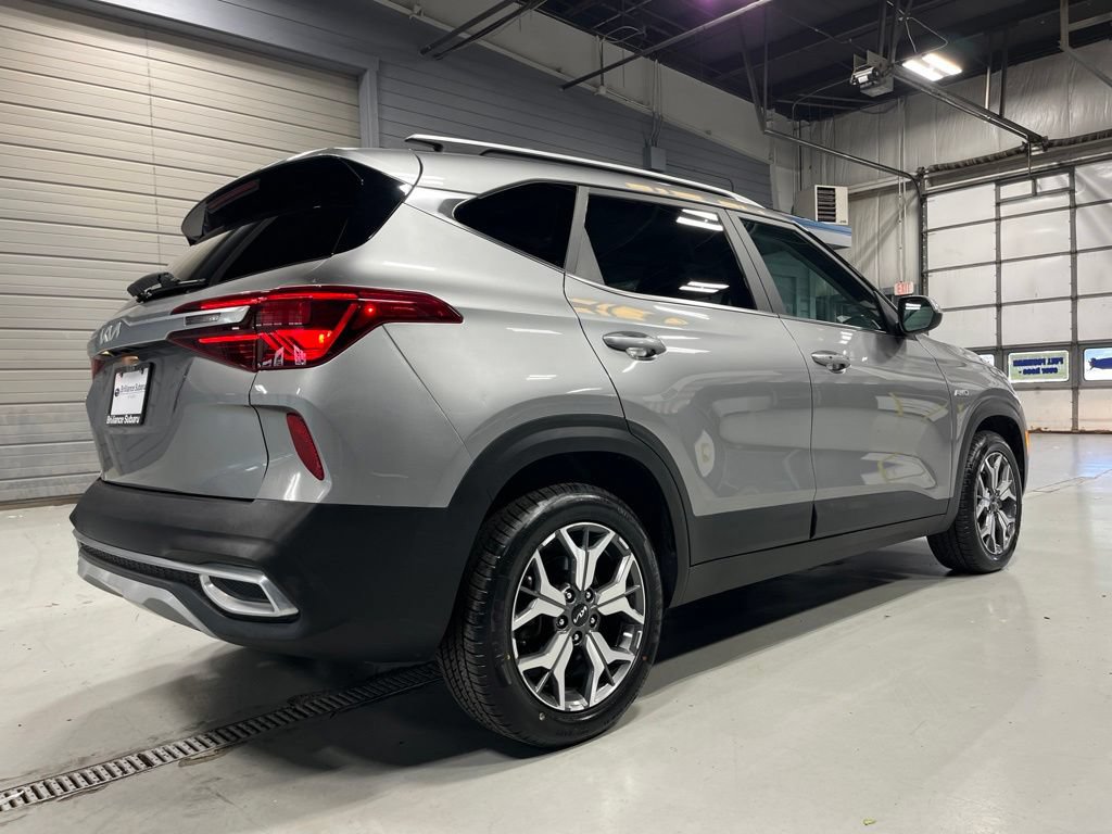 Used 2023 Kia Seltos EX AWD/4WD image 7