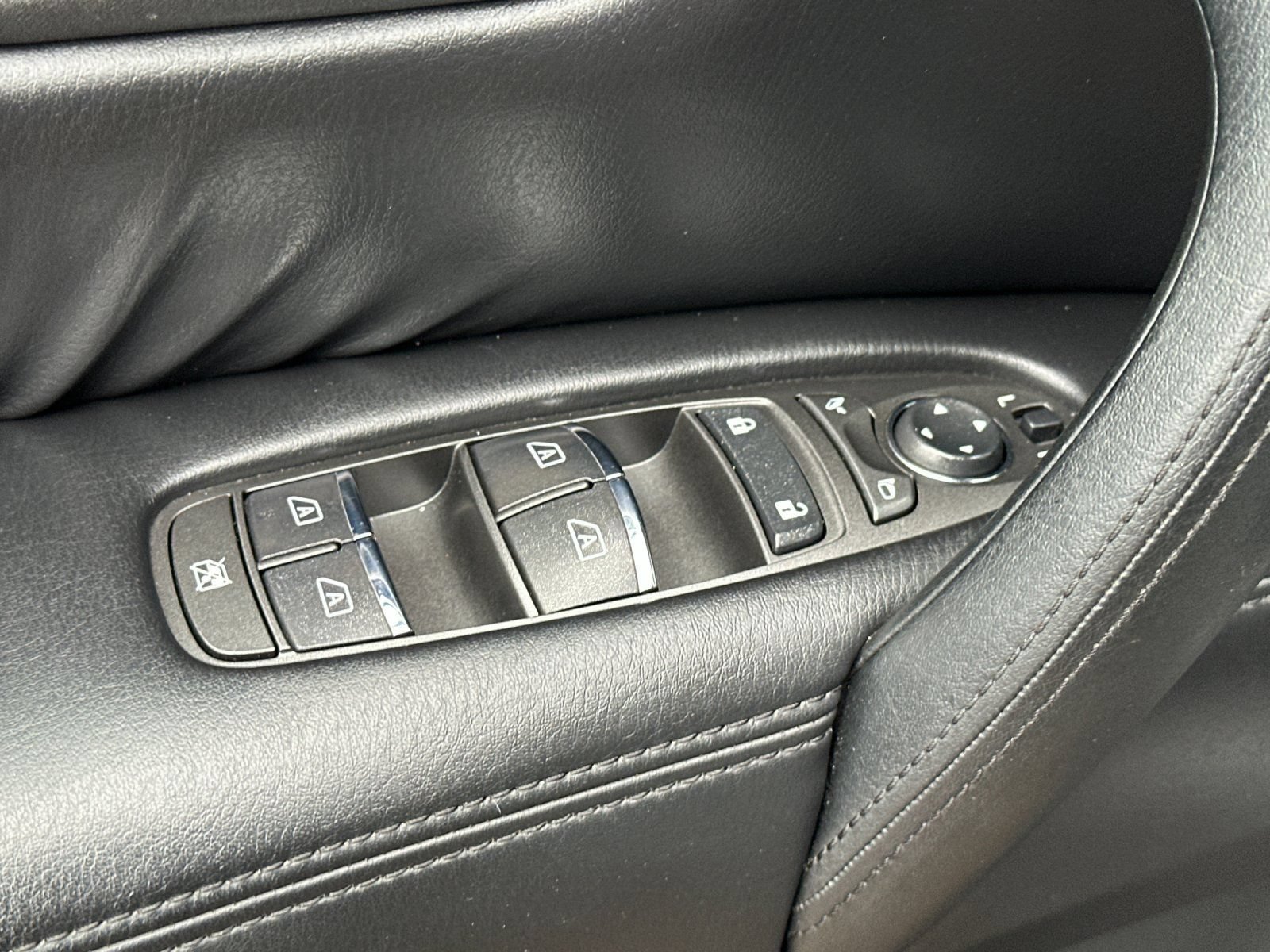 Used 2024 Nissan Armada SV AWD/4WD image 14