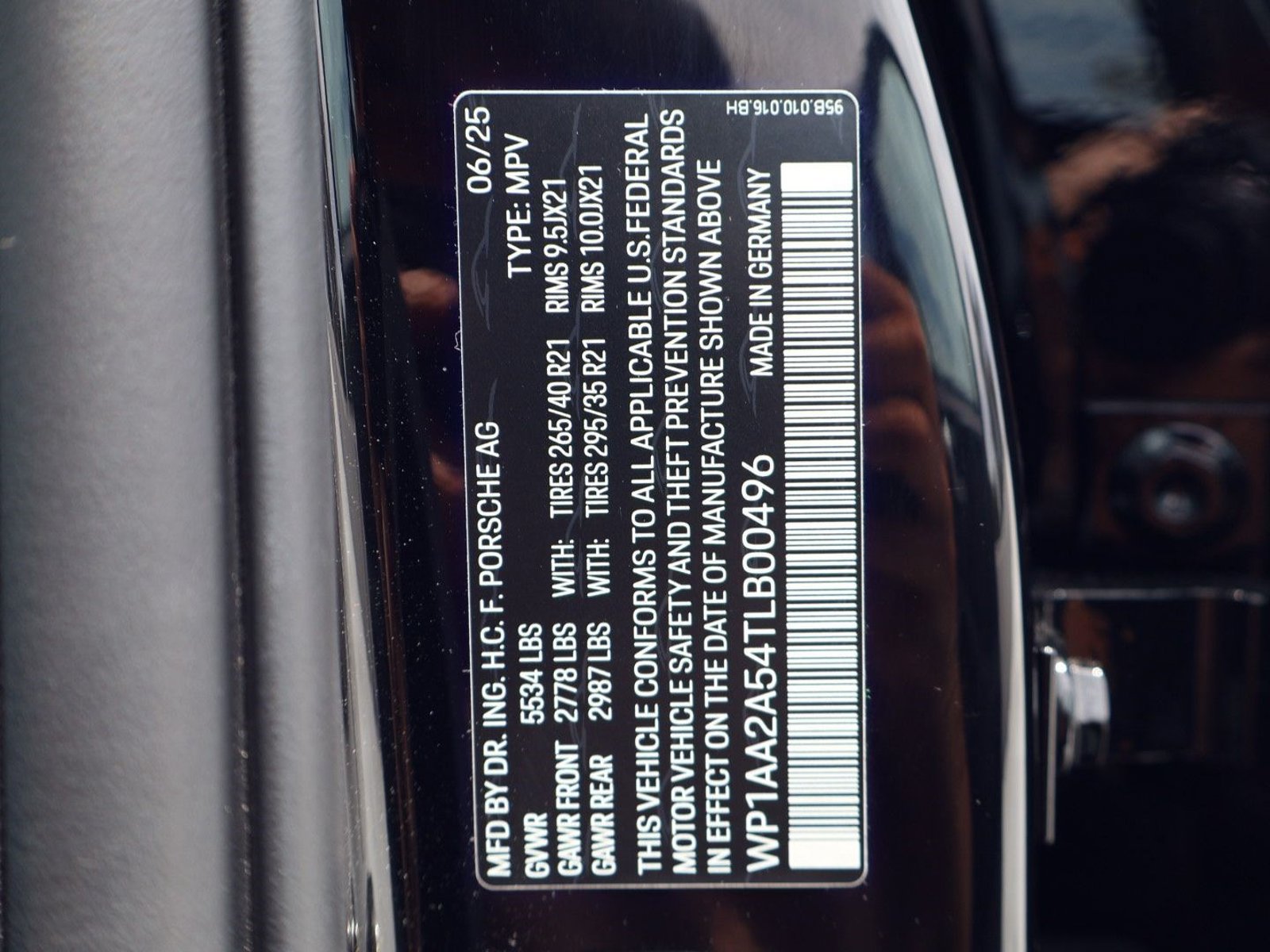Certified 2026 Porsche Macan AWD/4WD image 28