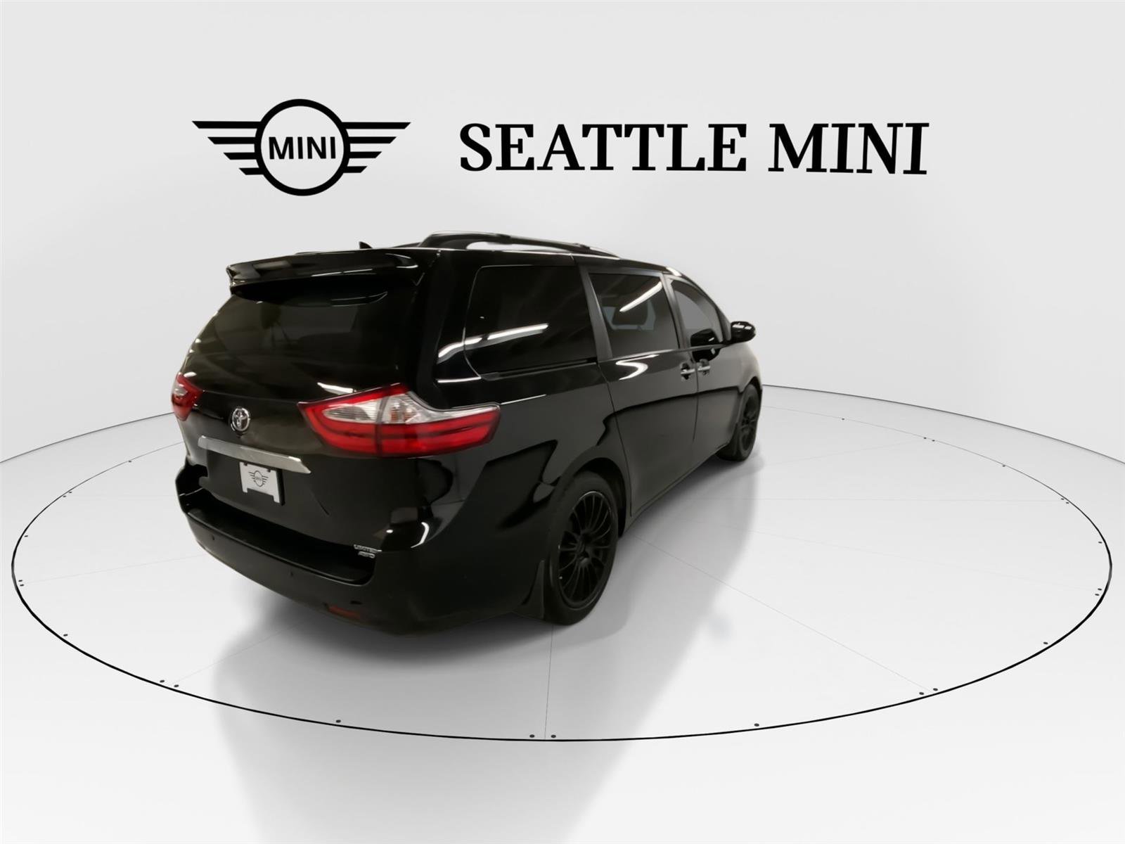 Used 2017 Toyota Sienna Limited Premium image 10