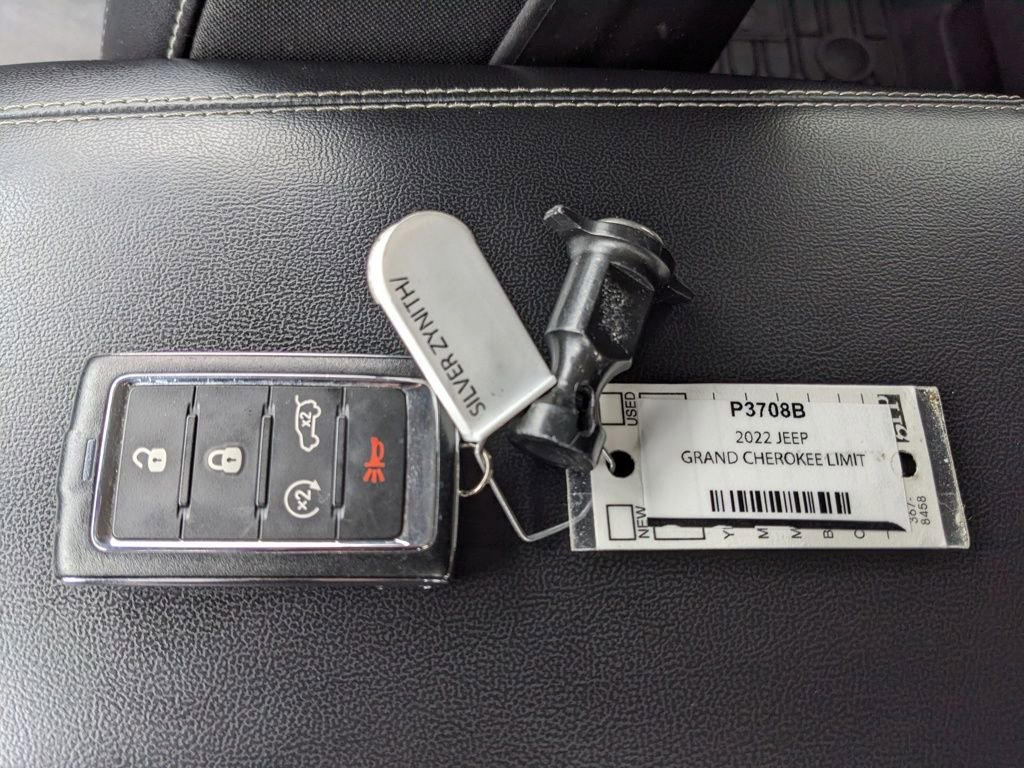 Used 2022 Jeep Grand Cherokee Limited image 34