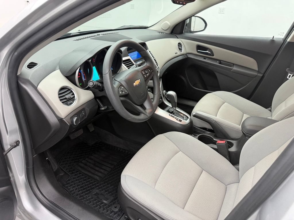 Used 2016 Chevrolet Cruze LT FWD image 18