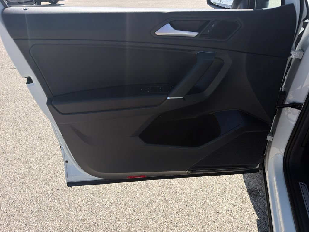 Certified 2020 Volkswagen Tiguan SE R-Line AWD/4WD image 9