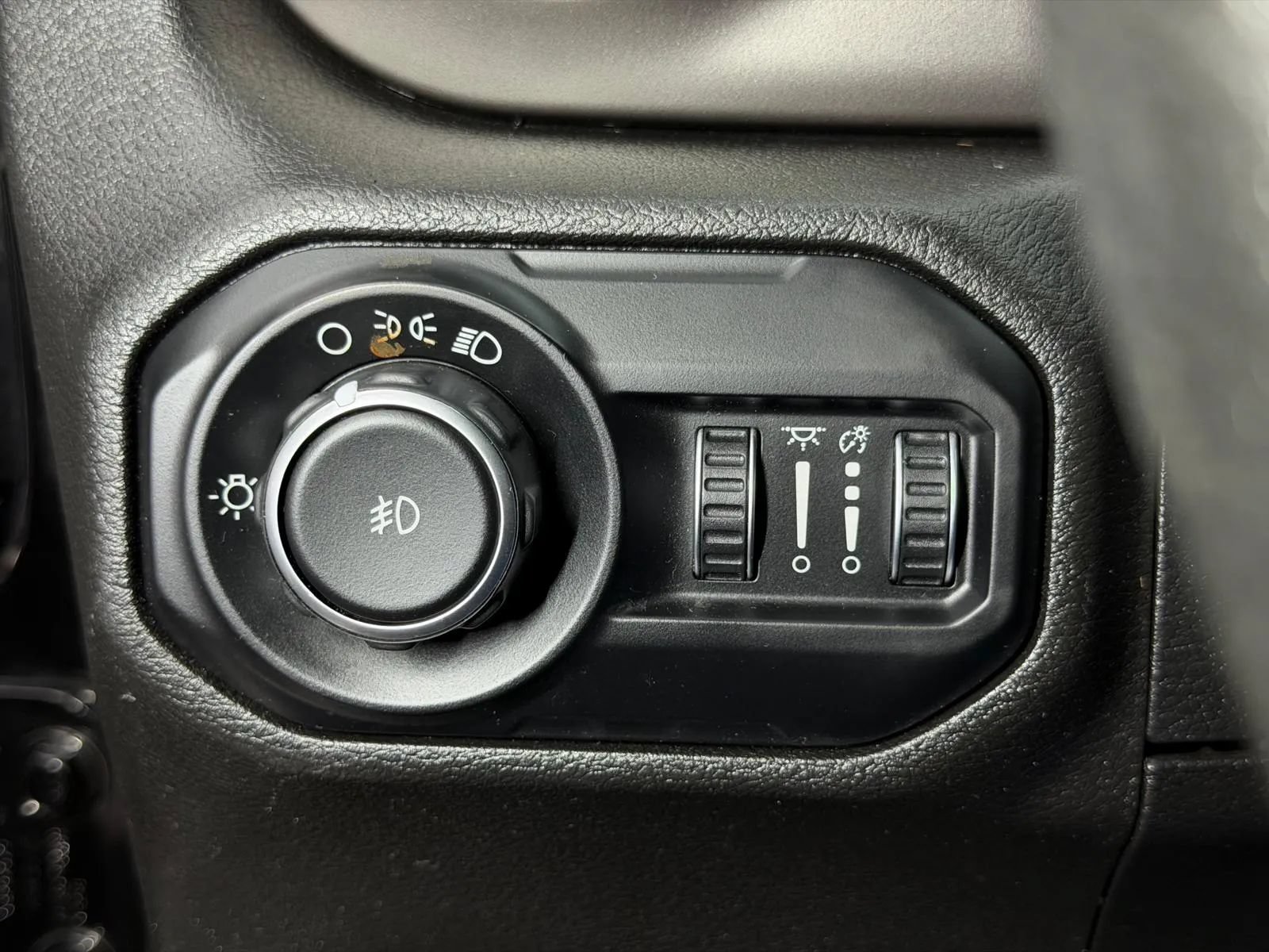 Used 2018 Jeep Wrangler Sport AWD/4WD image 23