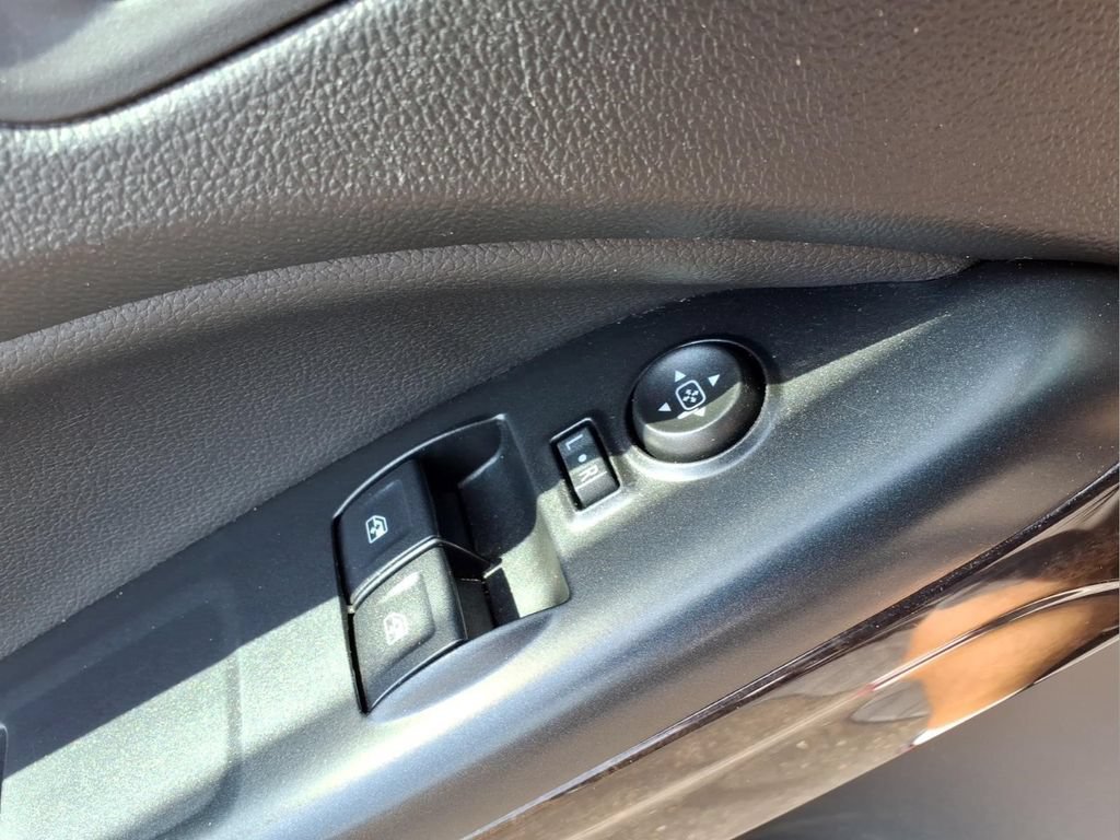 Used 2016 GMC Canyon SLE RWD image 17