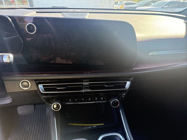 Used 2024 Chevrolet Traverse RS w/ LPO, Floor Liner Package AWD/4WD image 17