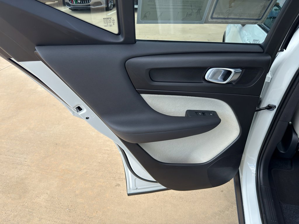 Used 2023 Volvo XC40 B4 Ultimate FWD image 24