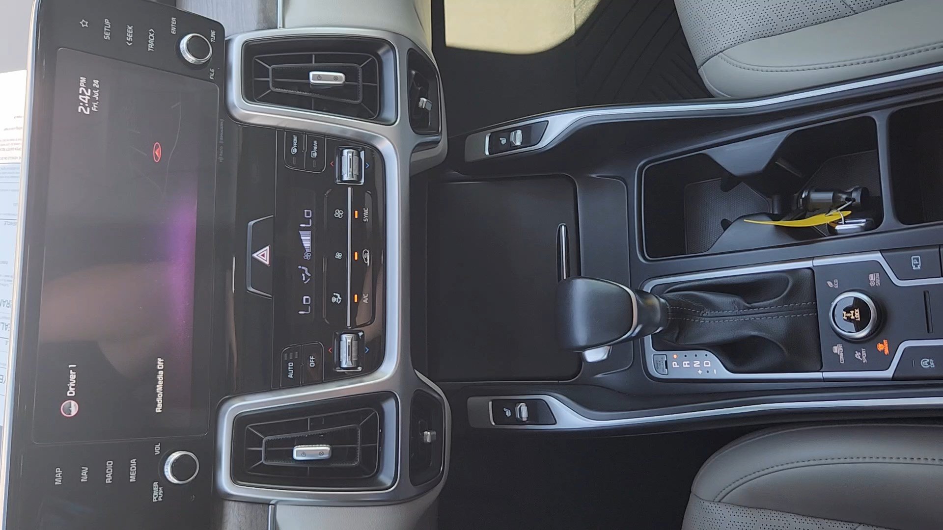 Used 2022 Kia Sorento S w/ Panoramic Sunroof Package AWD/4WD image 16