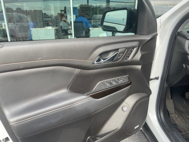 Used 2023 GMC Acadia AT4 w/ Technology Package AWD/4WD image 4