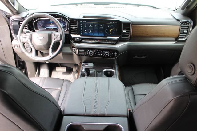 Used 2023 Chevrolet Silverado 1500 High Country w/ Technology Package image 13