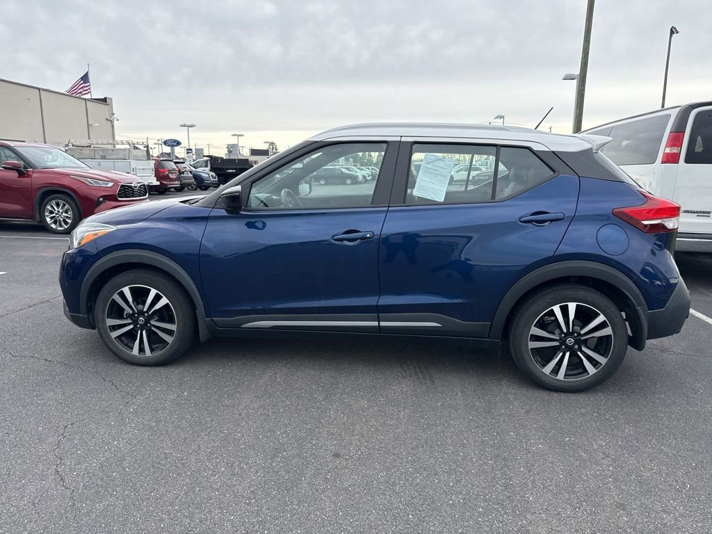 Used 2020 Nissan Kicks SR w/ SR Premium Package FWD image 3