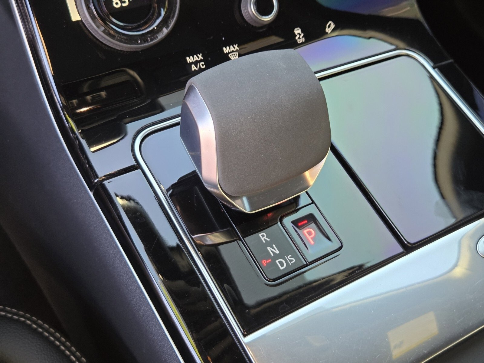 Used 2022 Land Rover Range Rover Velar S image 24