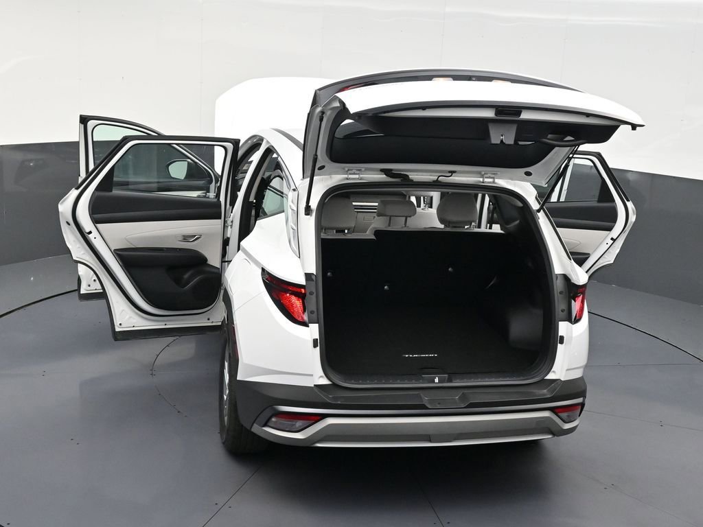 Used 2025 Hyundai Tucson SE image 33