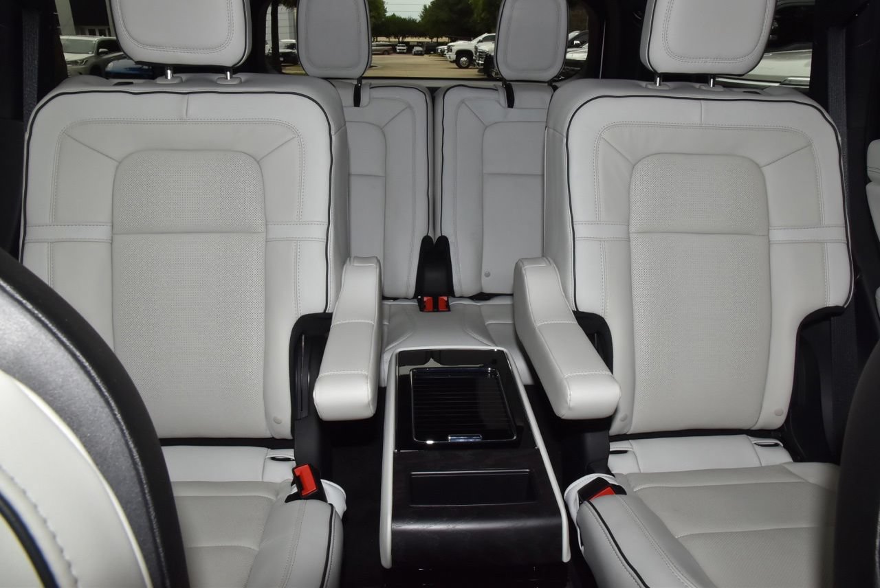 Used 2025 Lincoln Aviator Black Label AWD/4WD image 22