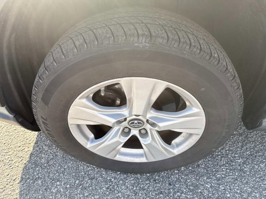 Used 2019 Toyota RAV4 XLE w/ Convenience Package image 11