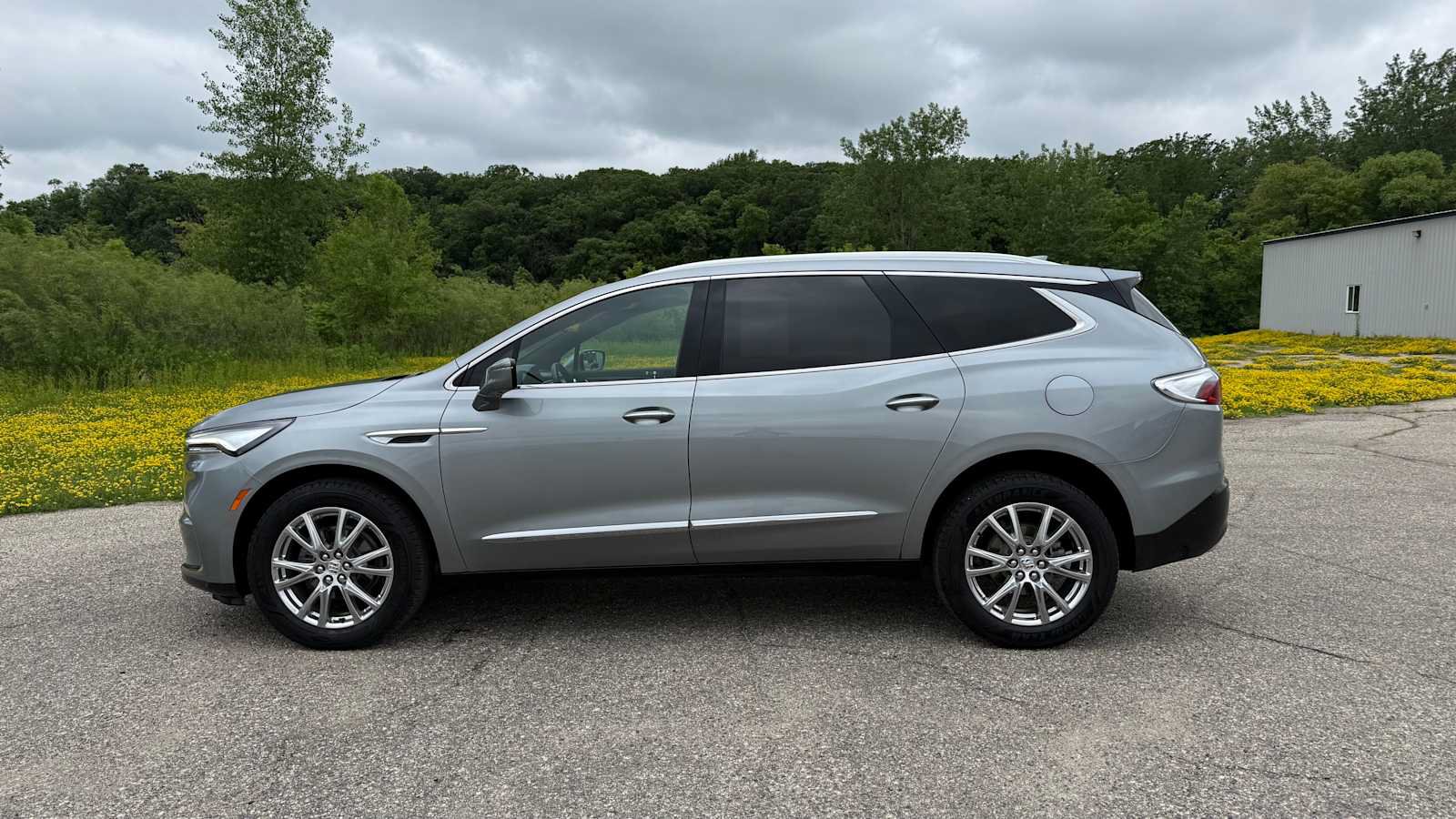 Used 2024 Buick Enclave Premium AWD/4WD image 6