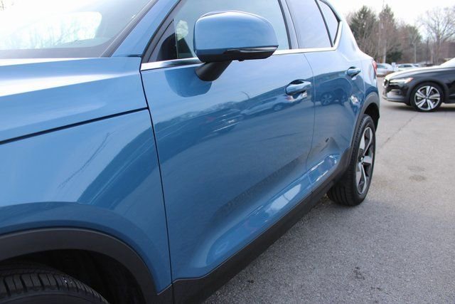 Used 2025 Volvo XC40 B5 Plus image 47