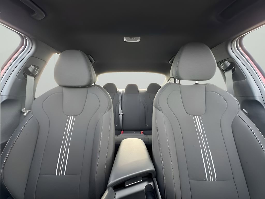 Used 2025 Hyundai Elantra Sport image 10