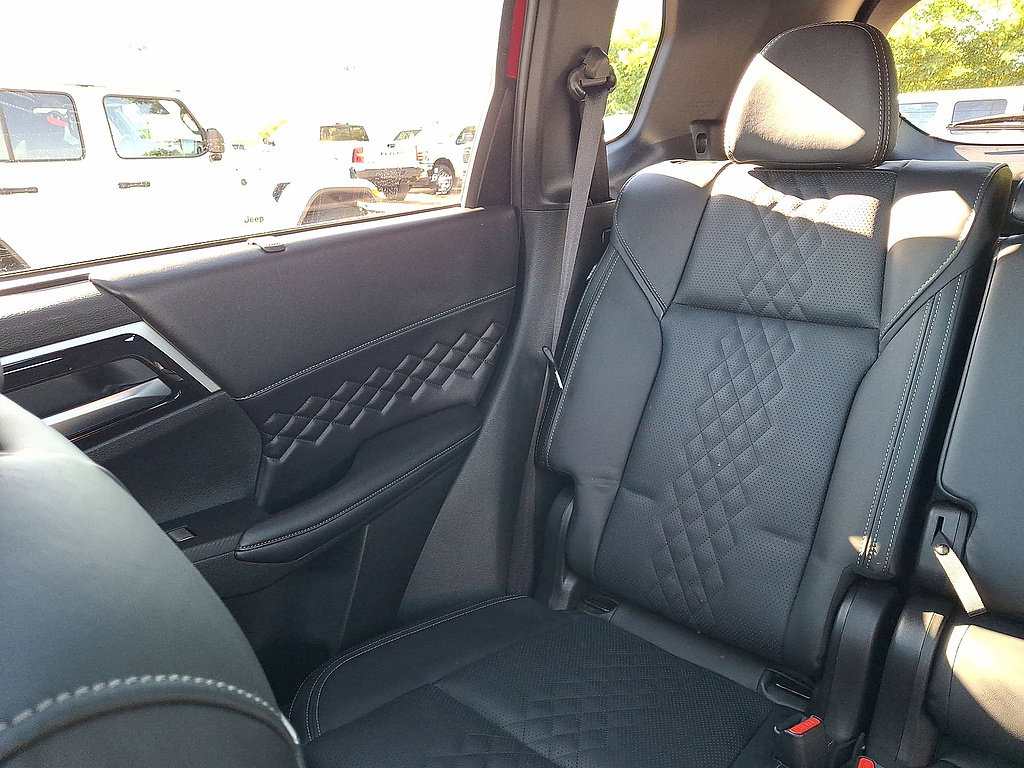 Used 2025 Mitsubishi Outlander SEL Black Edition AWD/4WD image 12