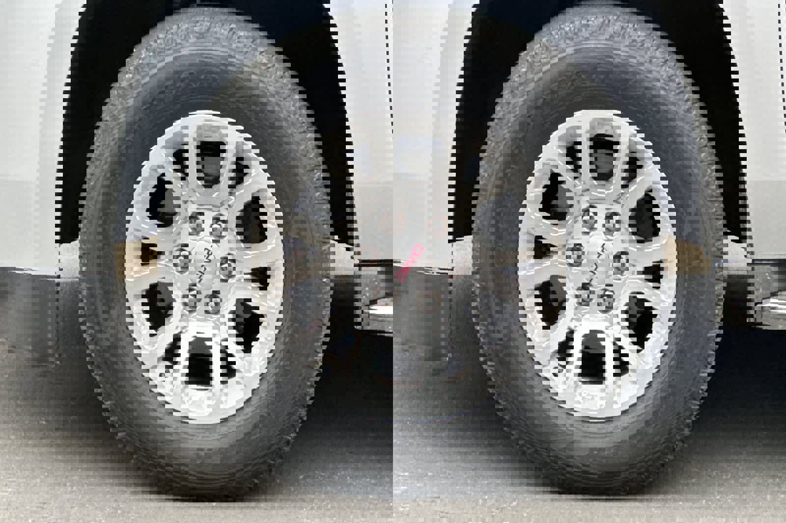 Used 2015 GMC Yukon SLT image 39