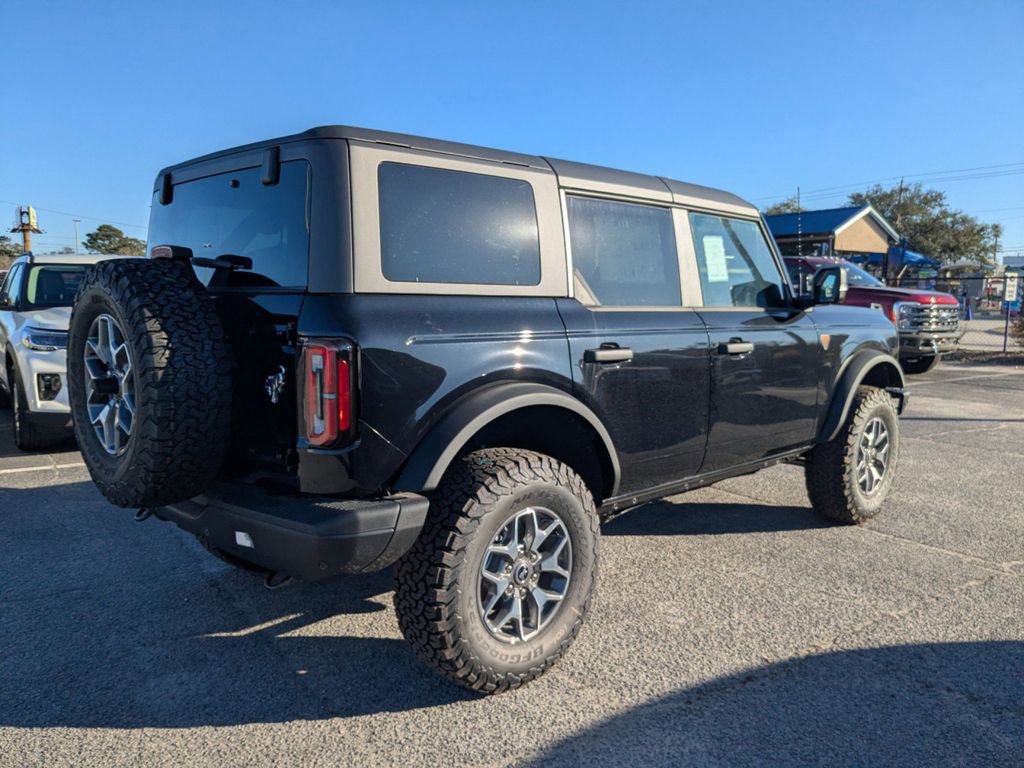 New 2025 Ford Bronco Badlands image 4