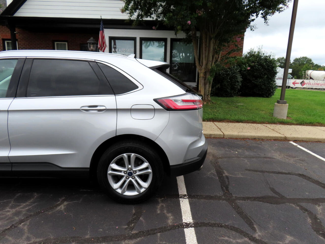 Used 2019 Ford Edge SEL image 4