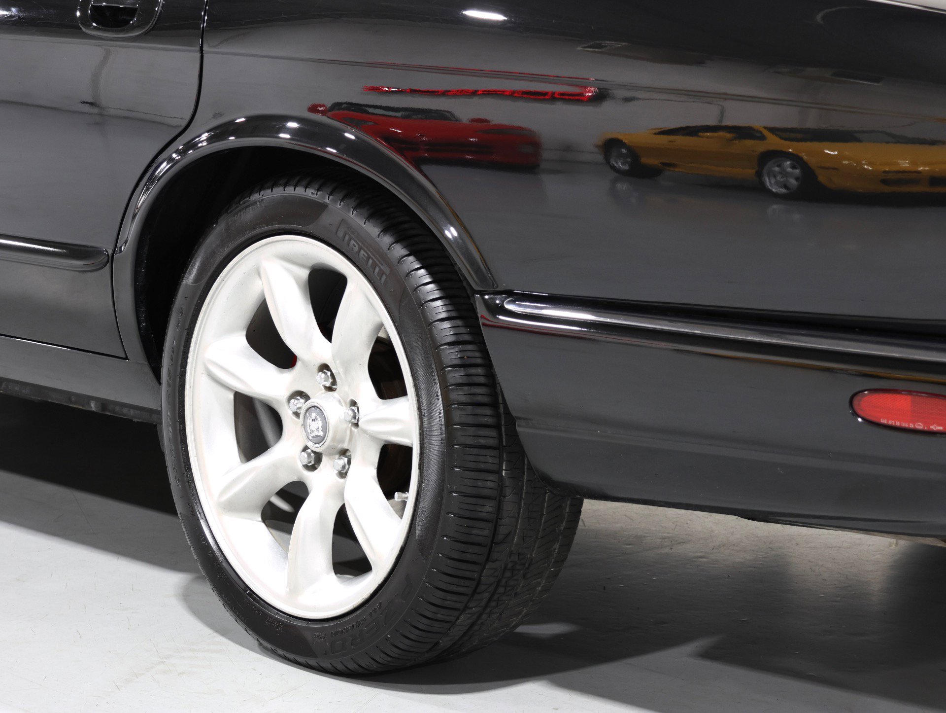 Used 1998 Jaguar XJ8 RWD image 24