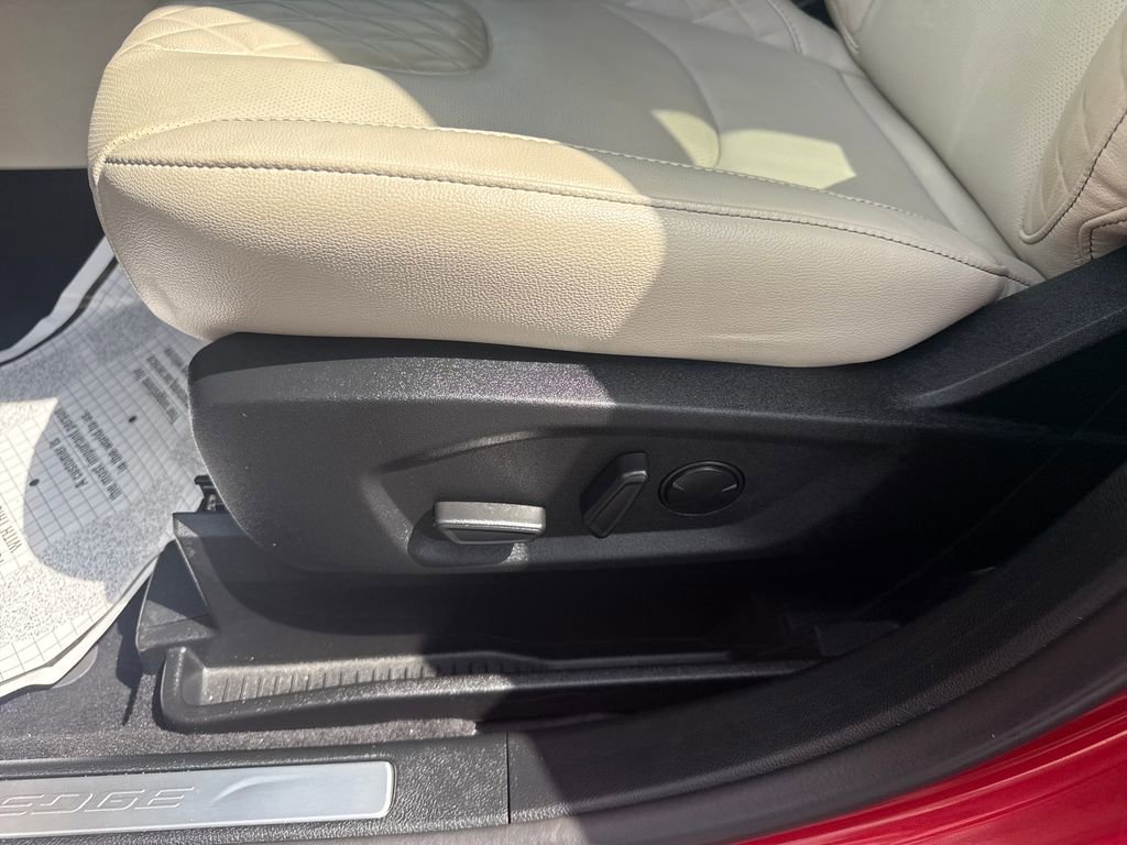 Used 2023 Ford Edge Titanium w/ Equipment Group 301A image 31