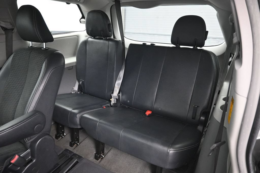 Used 2014 Toyota Sienna SE FWD image 24